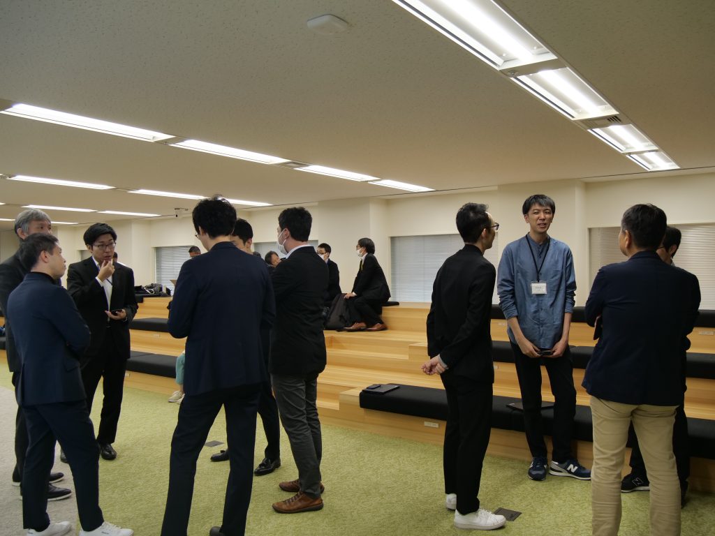 自治体職員の方とGovTech東京の職員とざっくばらんにお話ししている様子